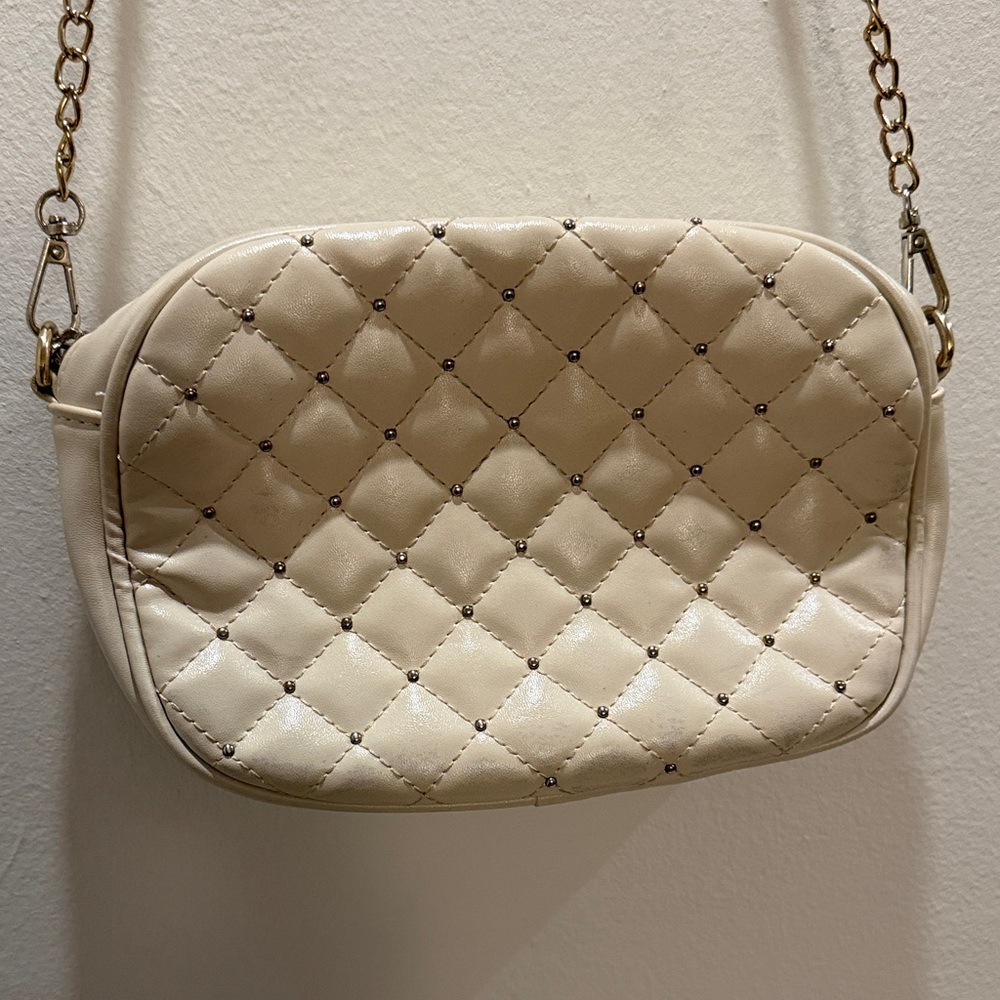 Cream Quilted Crossbody Bag with Gold Chain Strap - Picture 3 of 5